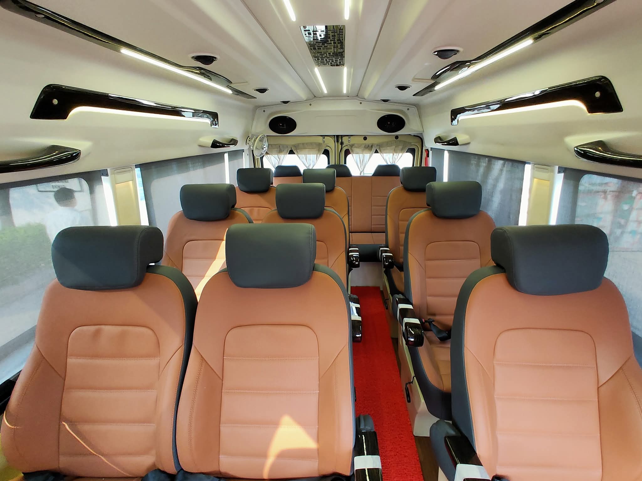 16 Seater Luxury Tempo Traveller