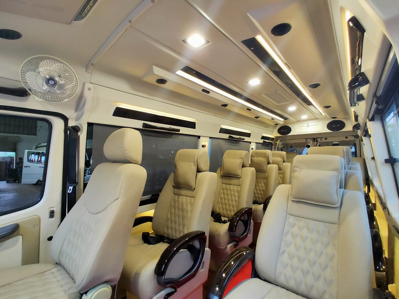9 Seater Luxury Tempo Traveller