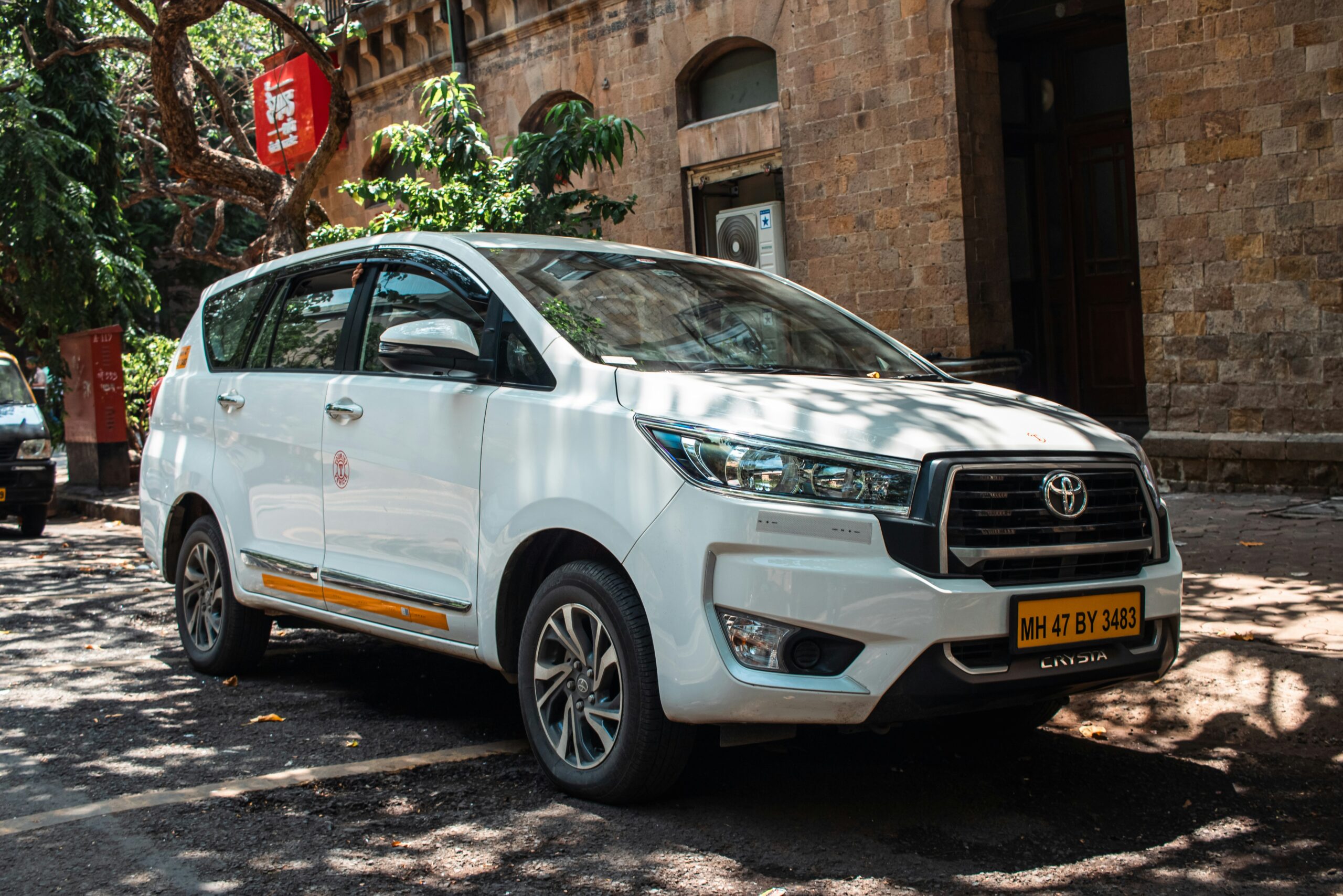 Innova Crysta vs Innova Hycross: Which Should You Book for Delhi Outstation?